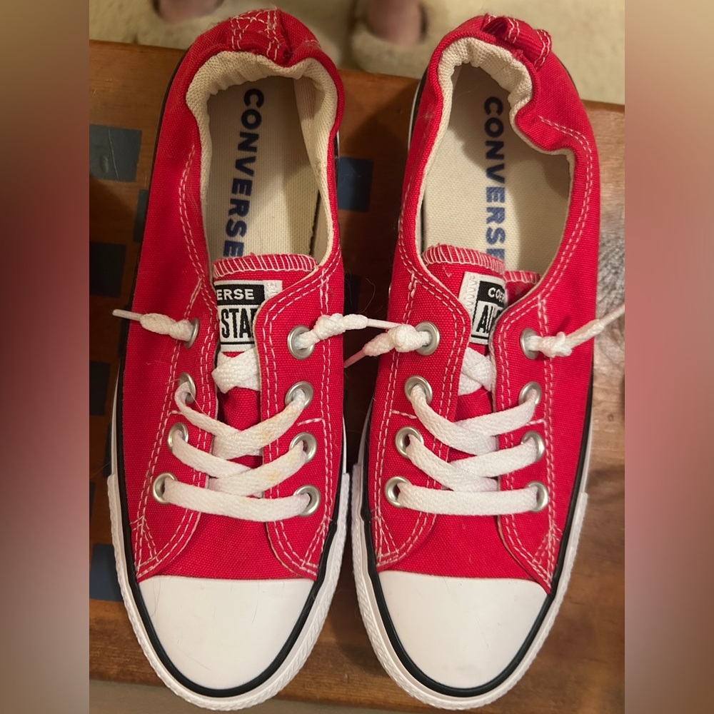 Women’s Converse slip on size 7
